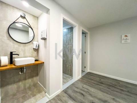 Loja ampla  junto a Santo Ovídeo, Metro