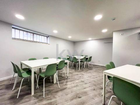 Loja ampla  junto a Santo Ovídeo, Metro