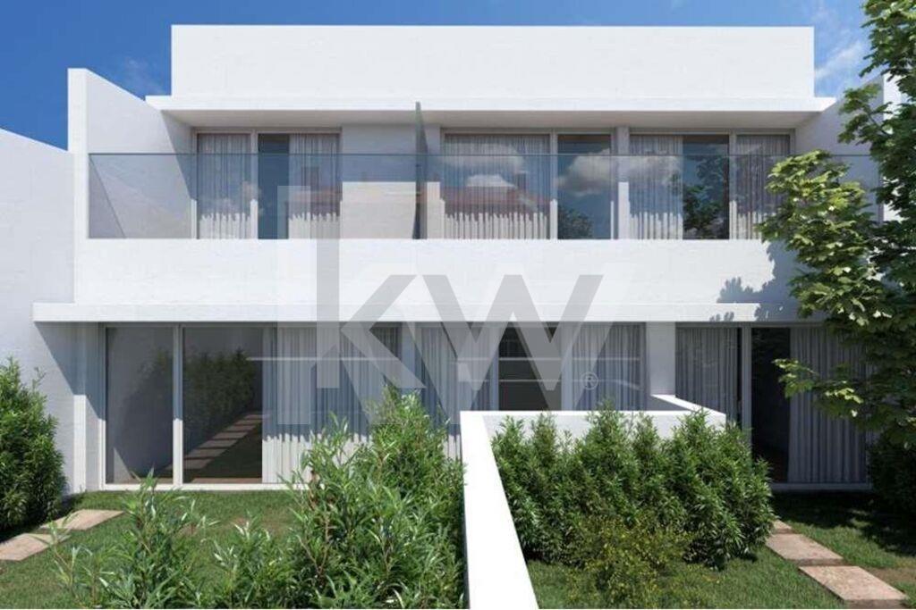 TownHouse T2 com varanda e jardim em Vila Nova de Gaia próximo à Ponte D. Luís e Jardim do Morro