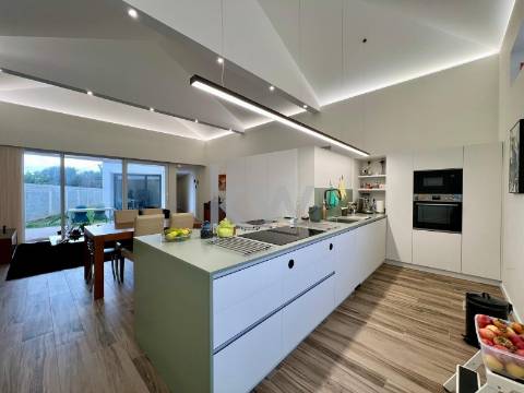 Moradia Térrea com jardim | Crestins | Moreira | Metro e Aeroporto