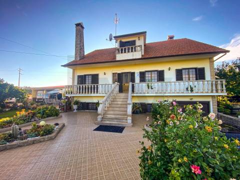 Moradia T5 em Quintas da Torre, Fundão