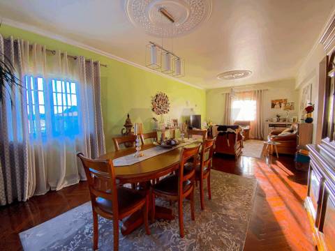 Moradia T5 em Quintas da Torre, Fundão