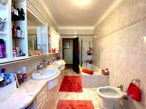 Moradia T5 em Quintas da Torre, Fundão