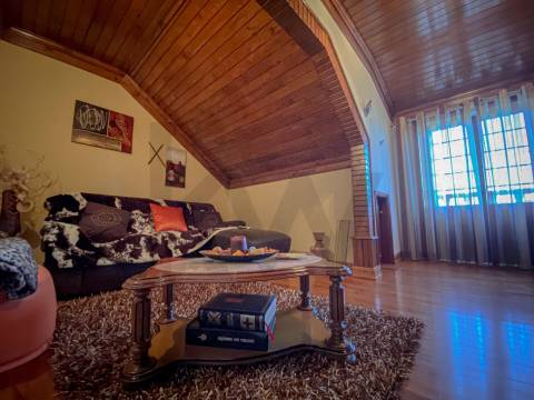 Moradia T5 em Quintas da Torre, Fundão