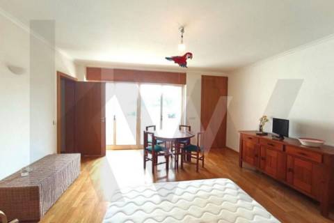 T0 Duplex, mobilado, com varandas, garagem e arrumos, na Boavista, ao lado do estádio do Bessa