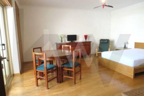 T0 Duplex, mobilado, com varandas, garagem e arrumos, na Boavista, ao lado do estádio do Bessa