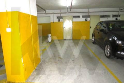 T0 Duplex, mobilado, com varandas, garagem e arrumos, na Boavista, ao lado do estádio do Bessa