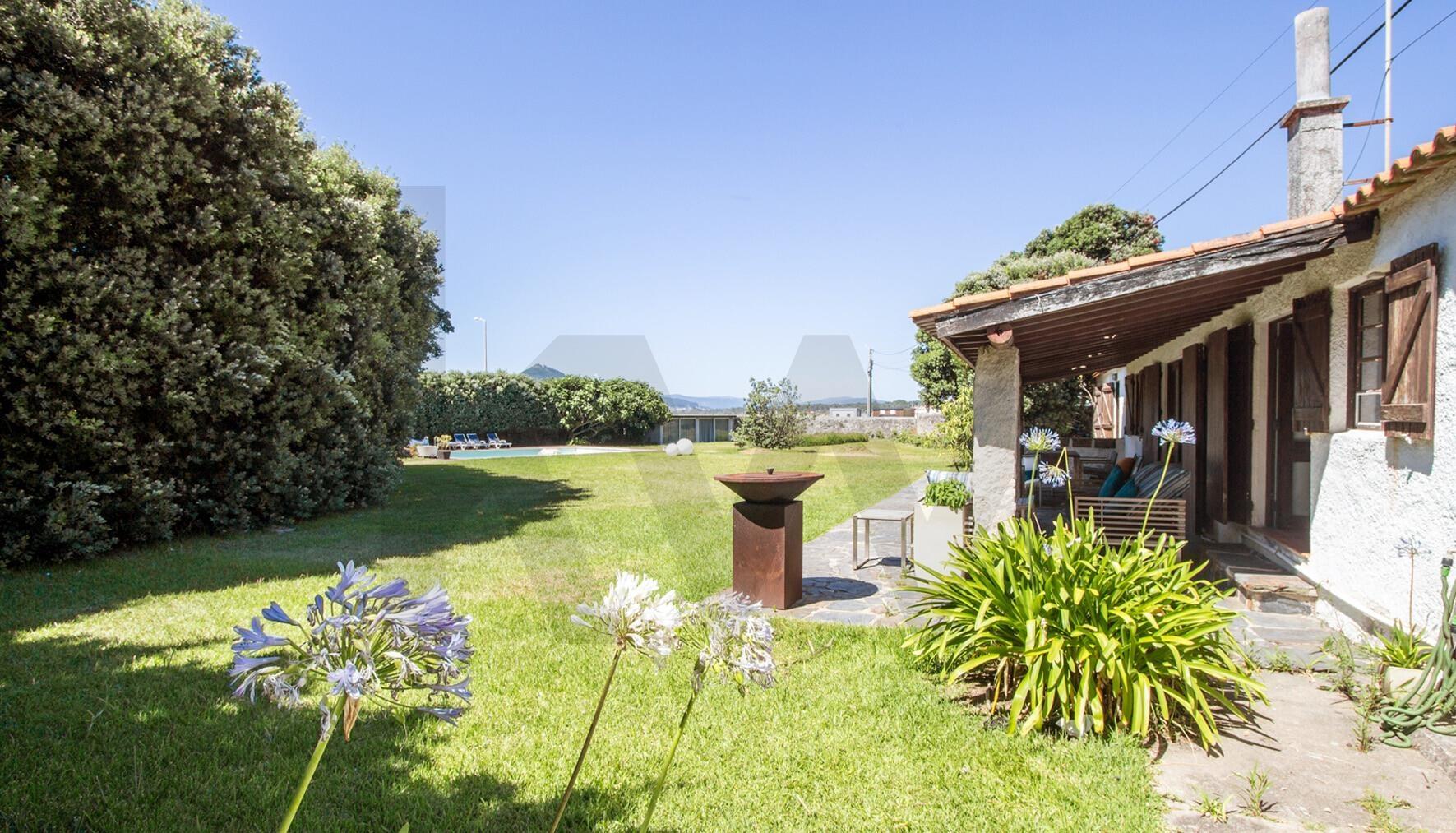 Moradia V3 térrea em primeira linha de mar - Moledo