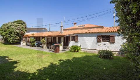 Moradia V3 térrea em primeira linha de mar - Moledo