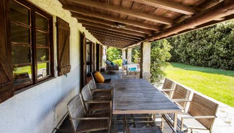 Moradia V3 térrea em primeira linha de mar - Moledo