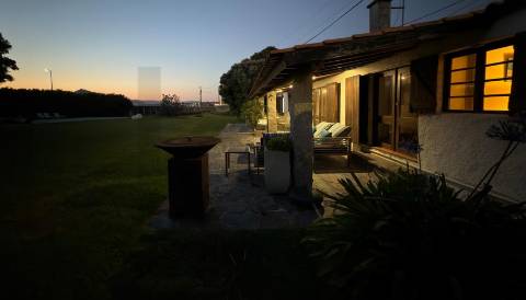 Moradia V3 térrea em primeira linha de mar - Moledo