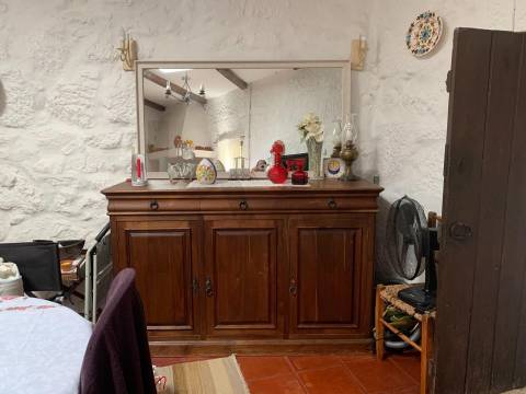 Quintinha com Duas Casas Centenárias em Pedra 