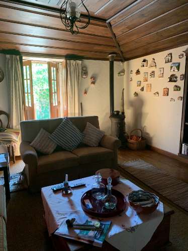 Quintinha com Duas Casas Centenárias em Pedra 