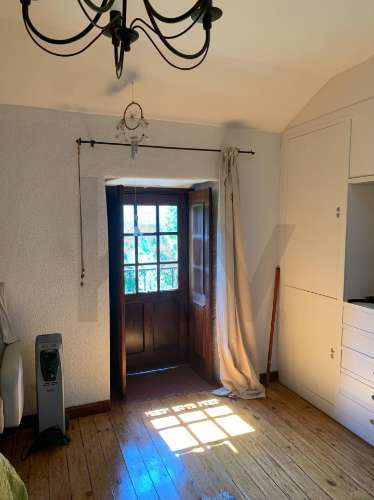 Quintinha com Duas Casas Centenárias em Pedra 