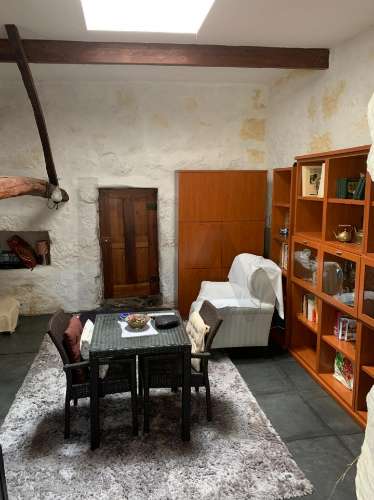 Quintinha com Duas Casas Centenárias em Pedra 