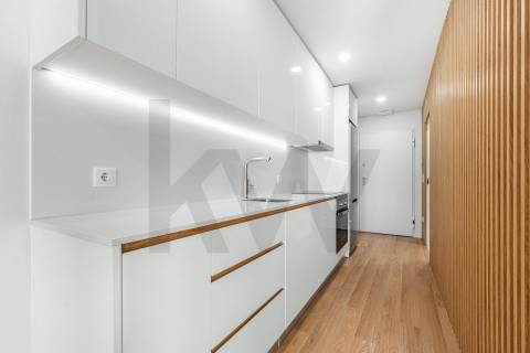 T1 + 1 novo com jardim junto da Av. dos Aliados