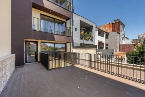 T1 novo com terraço ao "Mercado do Bolhão" na baixa do Porto