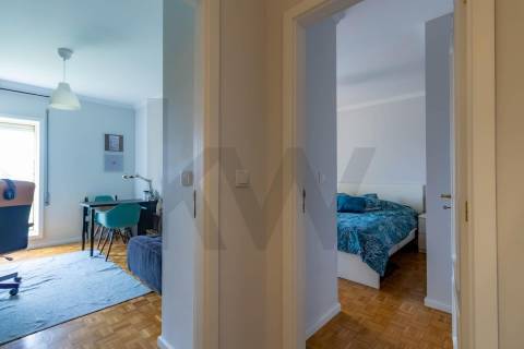 T2 Duplex Renovado com Garagem, Varanda e Terraço a 240 m do Metro de Fânzeres 