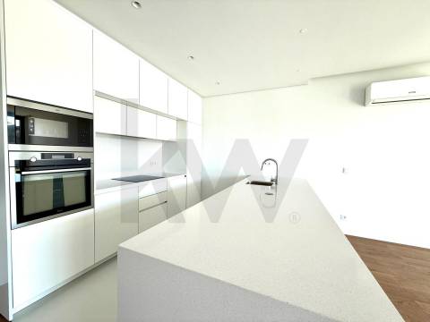 Apartamento T2 com Varanda e garagem em São João da Madeira