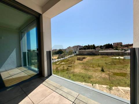 Apartamento T2 com Varanda e garagem em São João da Madeira