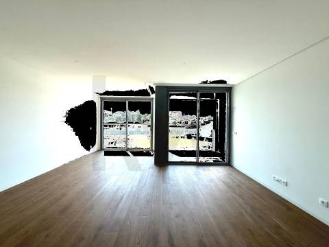 Apartamento T2 com Varanda e garagem em São João da Madeira