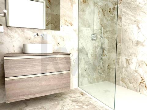 Apartamento T2 com Varanda e garagem em São João da Madeira