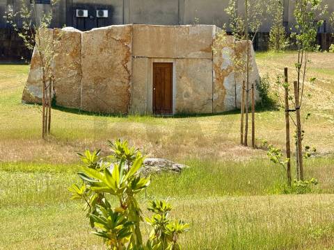 Apartamento T2 com Varanda e garagem em São João da Madeira