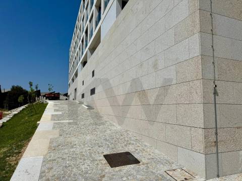 Apartamento T2 com Varanda e garagem em São João da Madeira