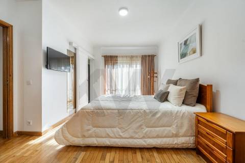 T1 + 1 na praia da Madalena