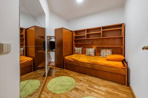 T1 + 1 na praia da Madalena