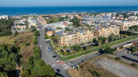 T1 + 1 na praia da Madalena