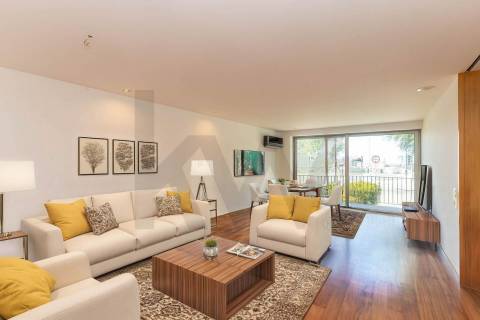 Duplex T3 com Terraço e Garagem Privativa Junto à Praia