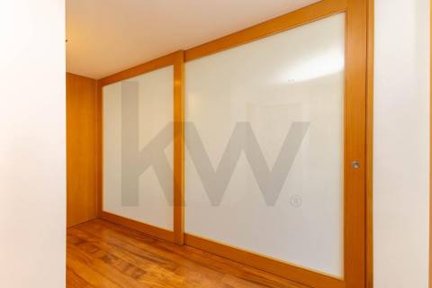 Duplex T3 com Terraço e Garagem Privativa Junto à Praia