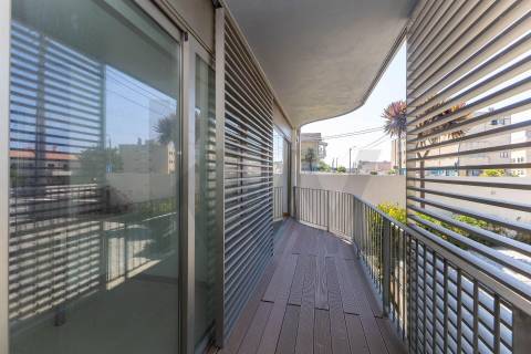 Duplex T3 com Terraço e Garagem Privativa Junto à Praia