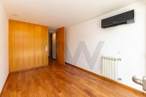 Duplex T3 com Terraço e Garagem Privativa Junto à Praia