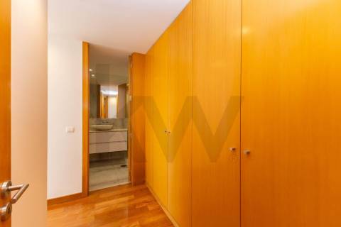 Duplex T3 com Terraço e Garagem Privativa Junto à Praia