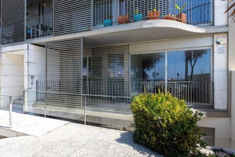 Duplex T3 com Terraço e Garagem Privativa Junto à Praia
