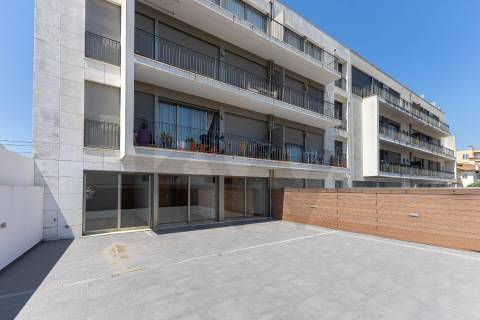 Duplex T3 com Terraço e Garagem Privativa Junto à Praia