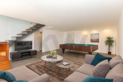 Duplex T3 com Terraço e Garagem Privativa Junto à Praia