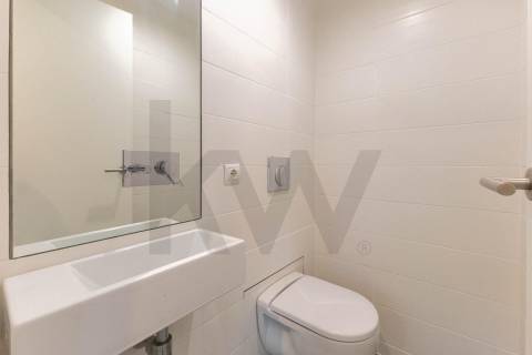 Duplex T3 com Terraço e Garagem Privativa Junto à Praia