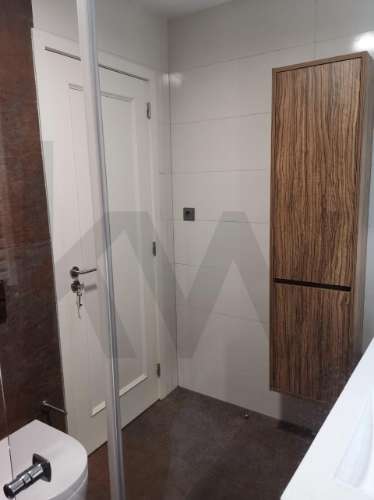 T4 (mais 2 salas), Custóias (Matosinhos), perto da feira e de transportes. Mobilado como novo.