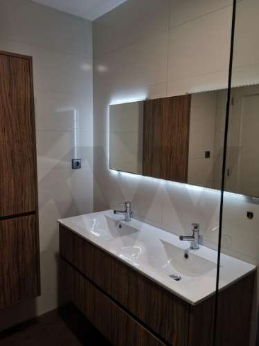 T4 (mais 2 salas), Custóias (Matosinhos), perto da feira e de transportes. Mobilado como novo.