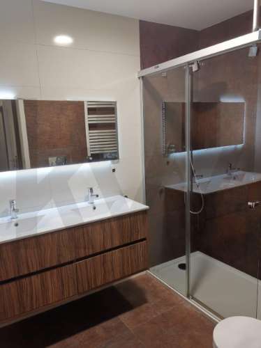 T4 (mais 2 salas), Custóias (Matosinhos), perto da feira e de transportes. Mobilado como novo.