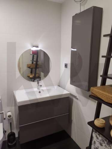 T4 (mais 2 salas), Custóias (Matosinhos), perto da feira e de transportes. Mobilado como novo.