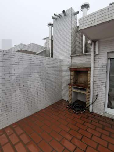 T4 (mais 2 salas), Custóias (Matosinhos), perto da feira e de transportes. Mobilado como novo.