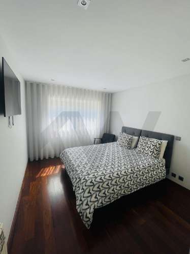 T4 (mais 2 salas), Custóias (Matosinhos), perto da feira e de transportes. Mobilado como novo.