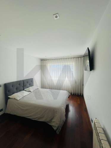 T4 (mais 2 salas), Custóias (Matosinhos), perto da feira e de transportes. Mobilado como novo.