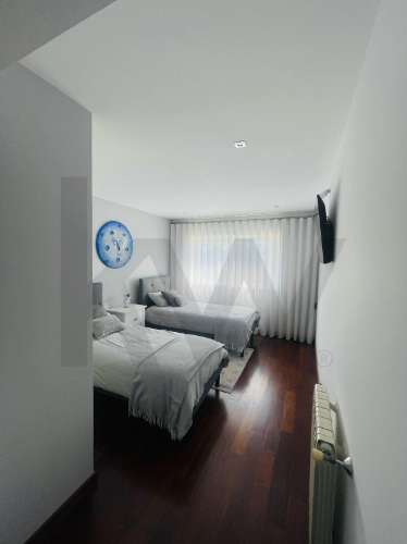 T4 (mais 2 salas), Custóias (Matosinhos), perto da feira e de transportes. Mobilado como novo.