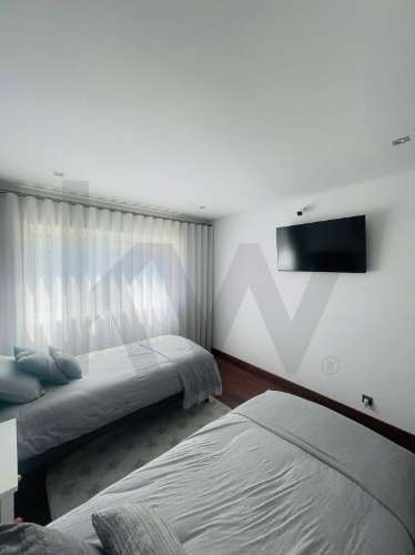 T4 (mais 2 salas), Custóias (Matosinhos), perto da feira e de transportes. Mobilado como novo.