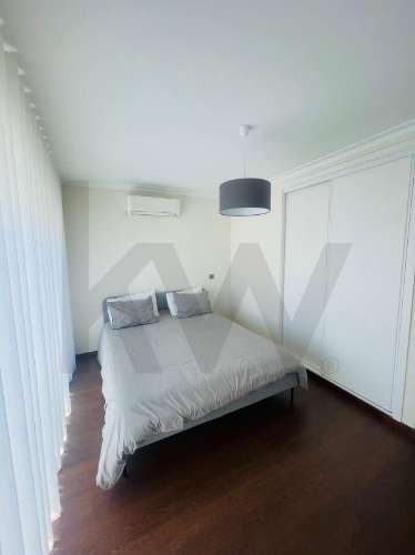 T4 (mais 2 salas), Custóias (Matosinhos), perto da feira e de transportes. Mobilado como novo.